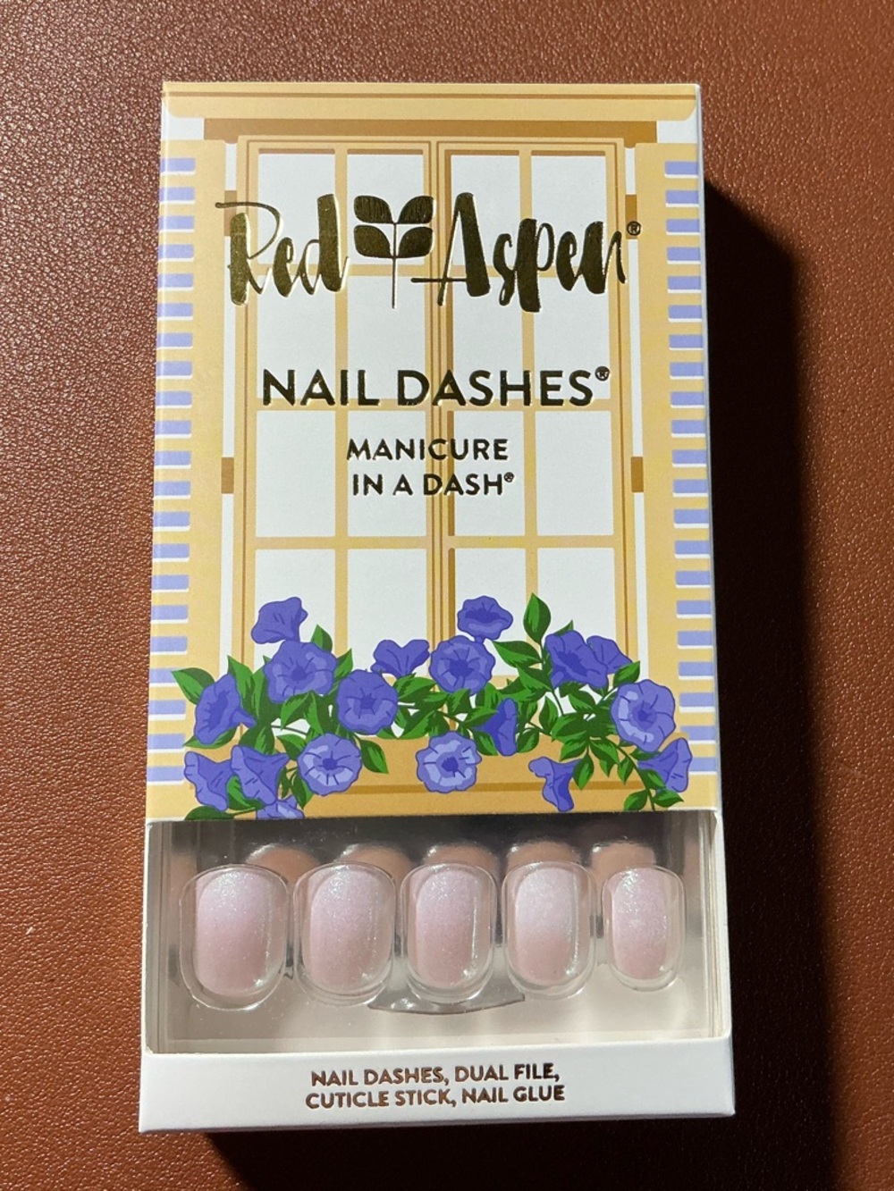 Short Square Press On Nails Ombré au Lait, Lindee